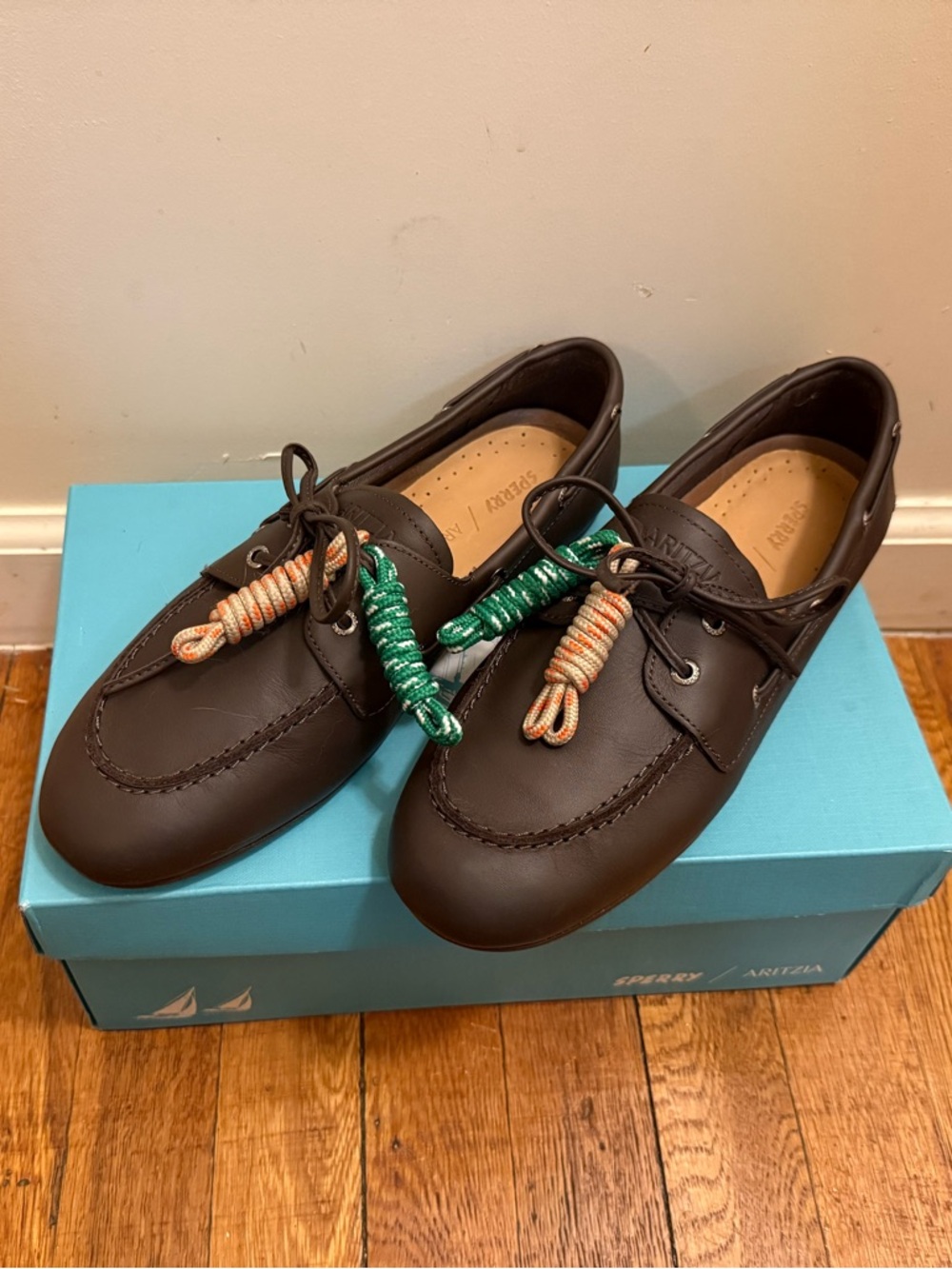 Sperry x Aritzia Dark Brown Leather Boat Shoes with Extra Laces Size 9.5